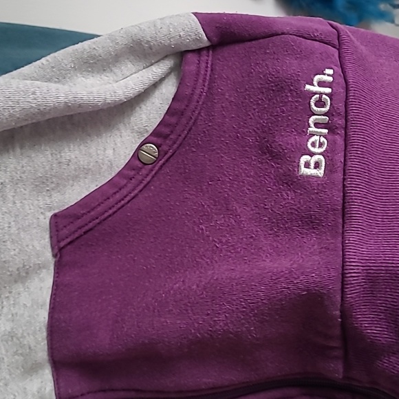 Bench sweatshirt with hood - Picture 3 of 4